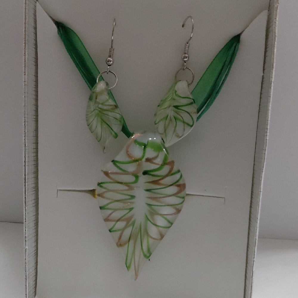 Green Leaf Glass Pendant Necklace and Earrings Set